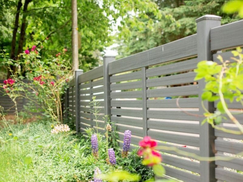 Boosting Business Seclusion-Vinyl Fencing Benefits-classiblogger uni updates
