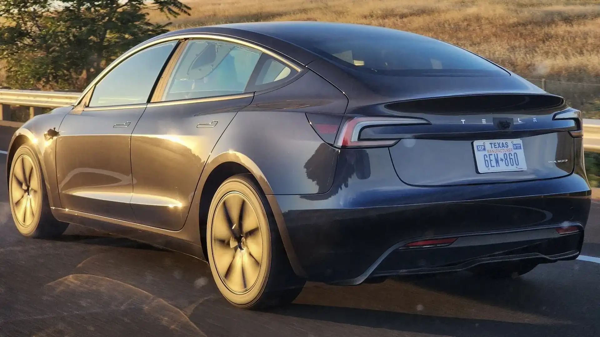 Is this mirrorless Model 3 testing Tesla’s autonomous robotaxi?